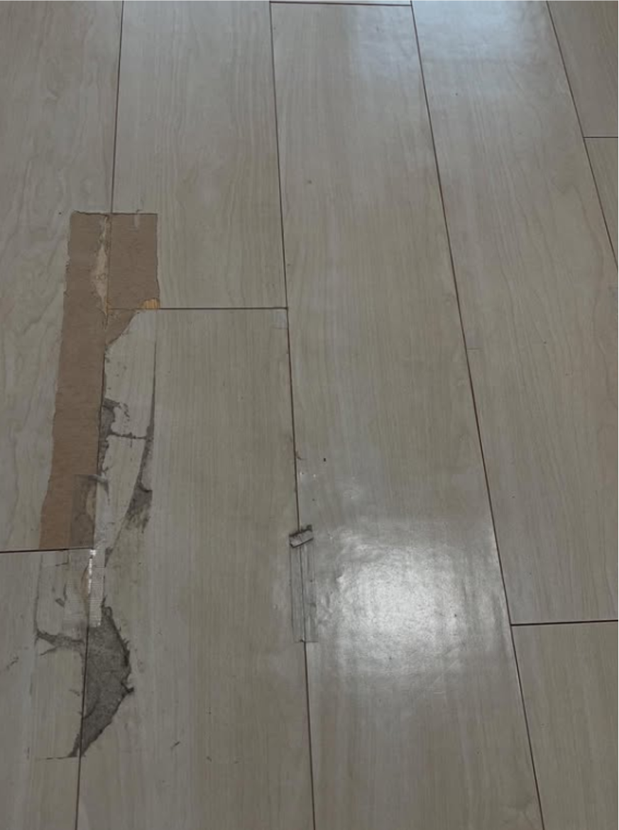フローリング補修before